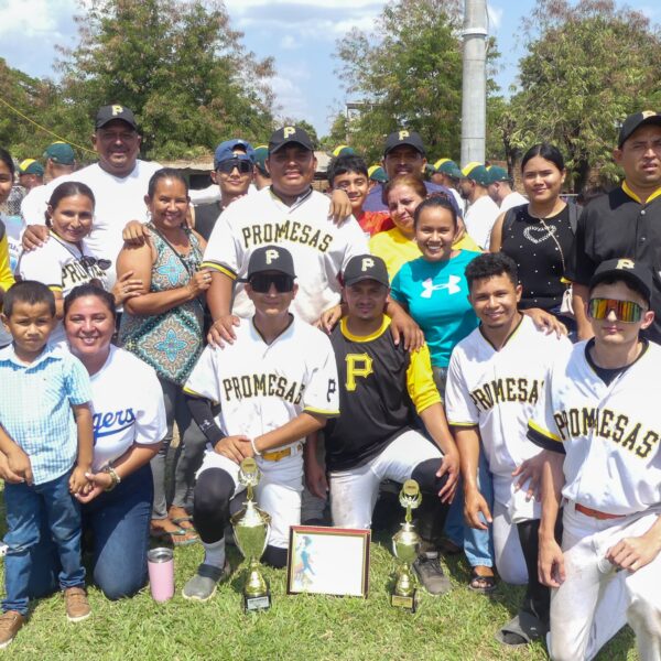 En una aceptable presentación de los equipos triunfeños se llevó a cabo el campeonato nacional en el diamante Celeo Arias Moncada quien desde el viernes recibió a los peloteros de la bola chica